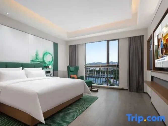 2 Bedrooms Family Suite with lake view