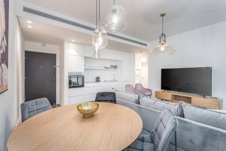 Modern and Design 1 BD apt close to the beach
