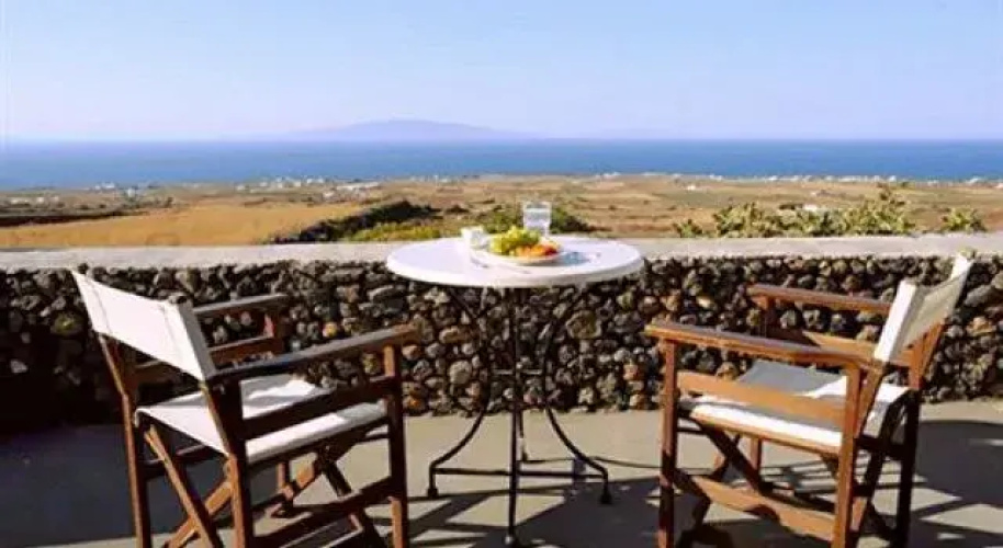 Oia’s Retreat