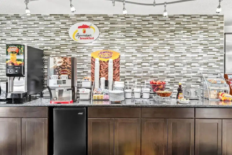 Super 8 By Wyndham Brownsburg