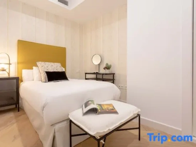 4 Bedrooms Apartment