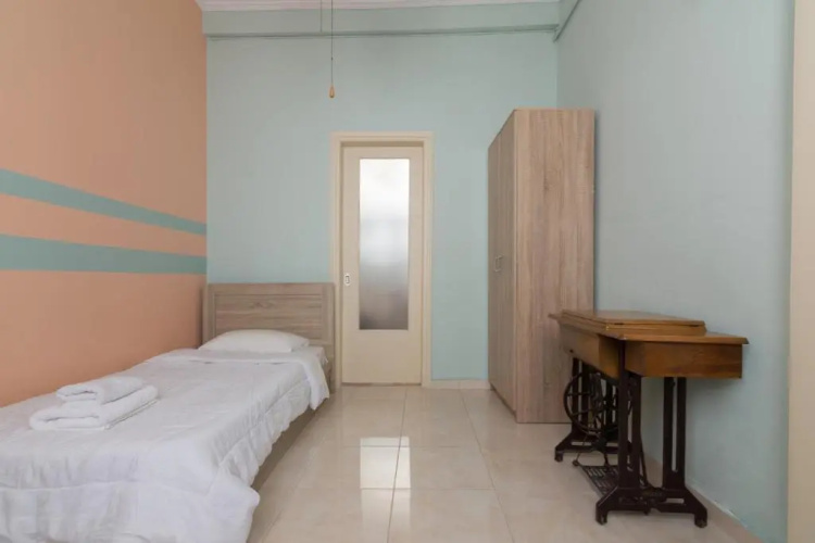 Delightful 2 bedroom flat next to Mikrolimano