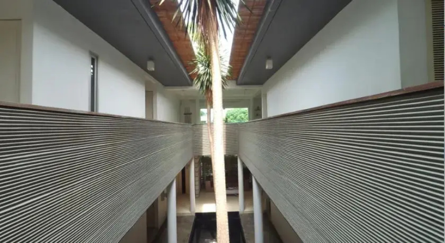 Flat06. Minimalist Residence