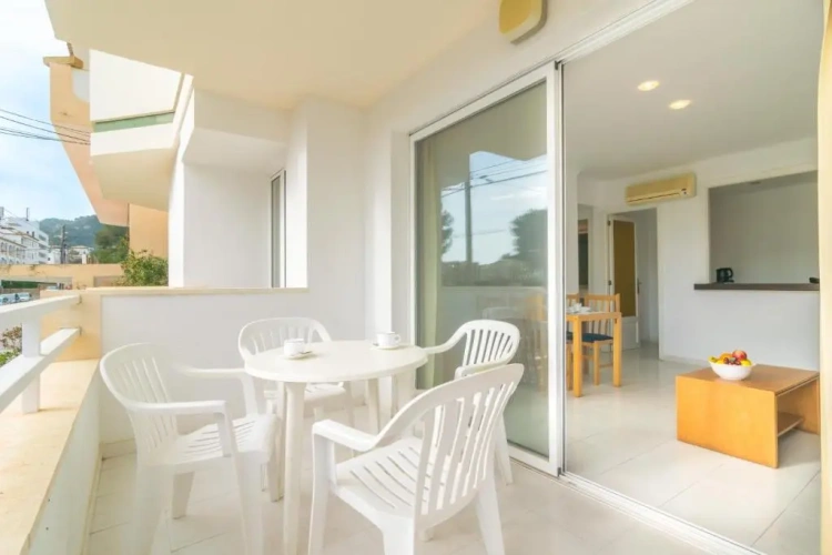 1 Bedroom Apartment