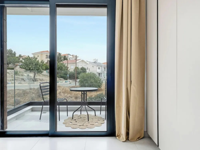 Sanders Elgio - Neat 3-bdr Apt With Rooftop