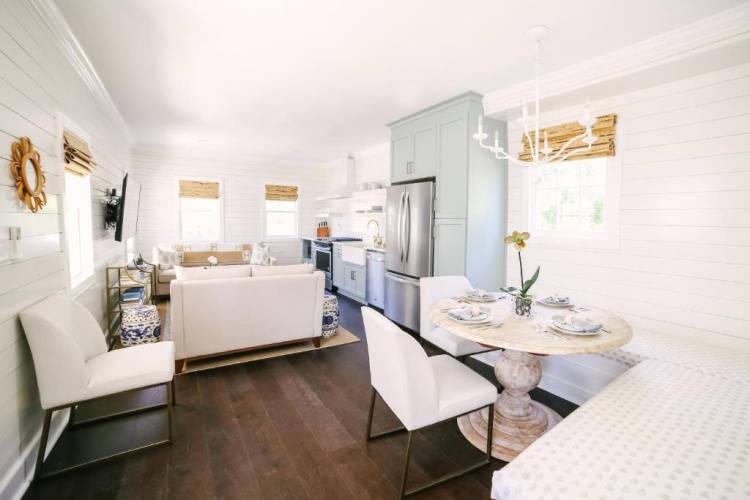4 Bedrooms Cottage