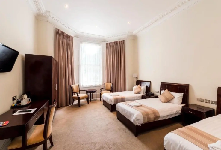 Standard Triple room