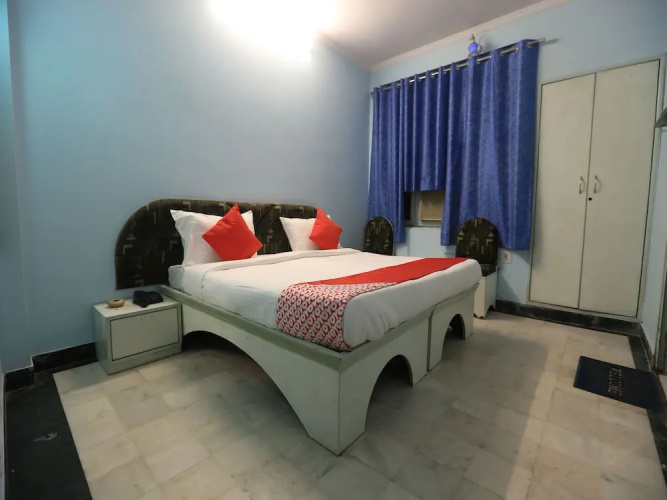 OYO 12019 Hotel Anuja