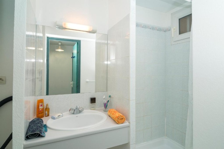 1 Bedroom Sextuple Apartment