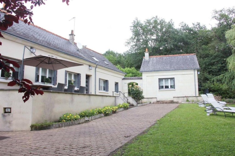 4 Bedrooms Cottage