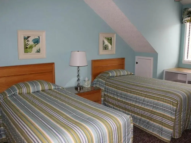 Richmond Park Three-bedroom Apartment 11-D