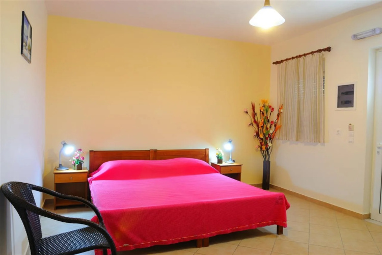 Nikos 2 Studios & Apartments