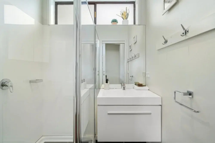 Spacious 4-bed Home 5-min From the Beach