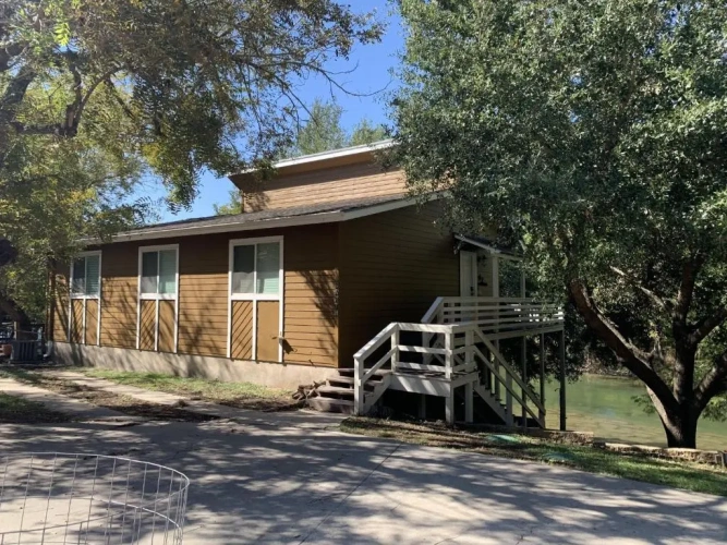 5 Bedrooms Cottage