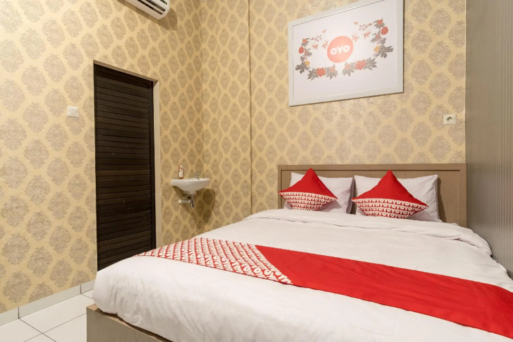 OYO 359 Executive Inn
