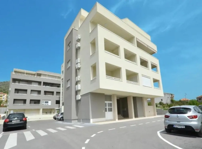 3 Bedrooms Apartment with balcony
