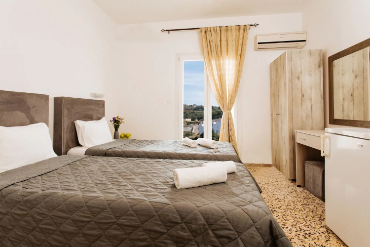 Nikos Hotel