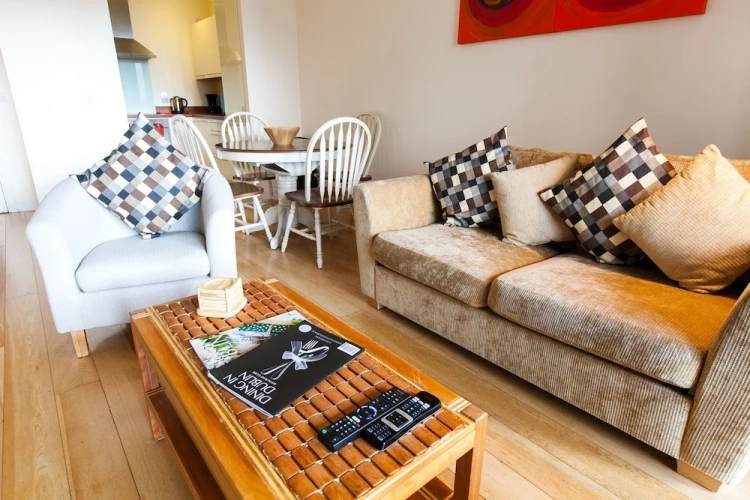 2 Bedrooms Apartment