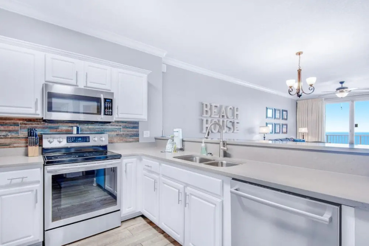 Twin Palms 1701