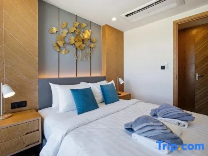 2 Bedrooms Apartment with city view