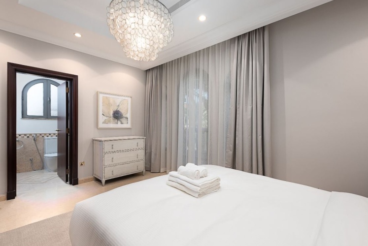 5 Bedrooms Twin Villa