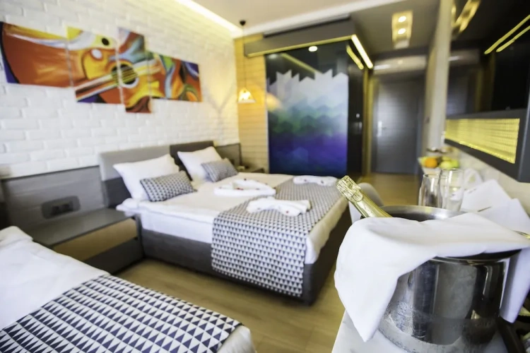 Deluxe Quadruple room