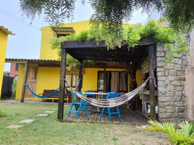 4 Bedrooms Cottage