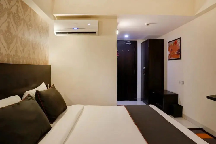 Hotel Singhs Residency by OYO Rooms