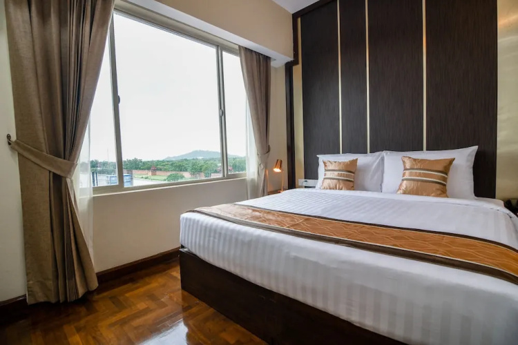 New Wave Hotel