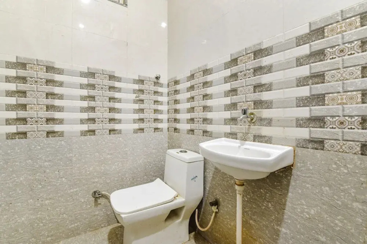Fabhotel Maa Gayatri Sadan
