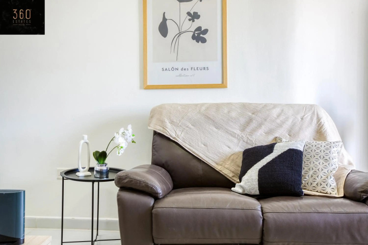 Spacious, 1BR duplex off UNI/Hospital with WIFI by 360 Estates