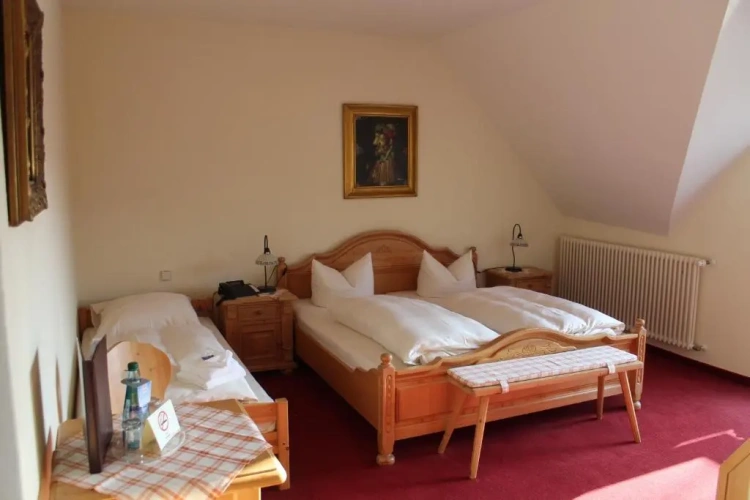 Standard Triple room