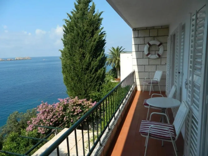Apartment with sea view