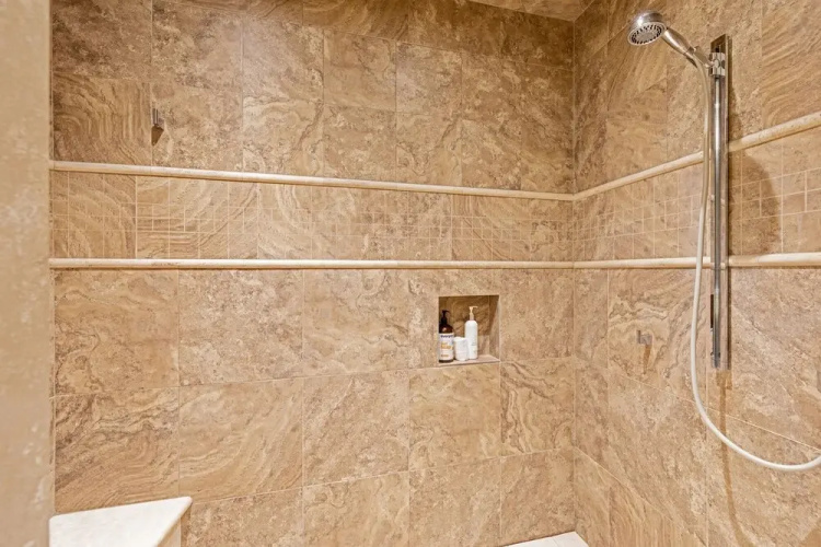 Komfy King Suite