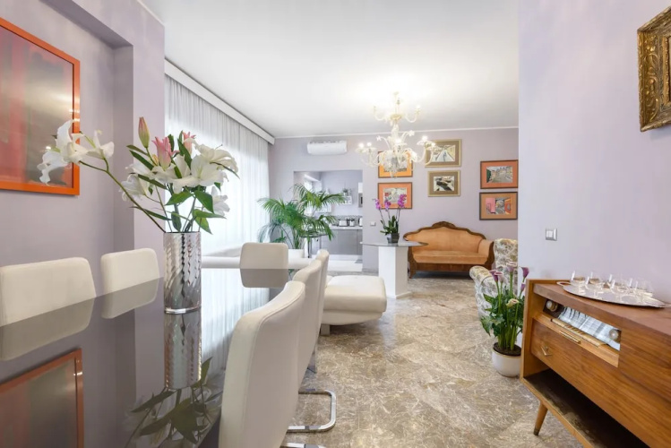 Superior 5 BD & BR Apt in Vatican Area