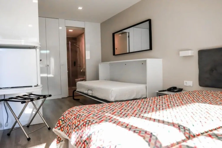 Standard Triple room