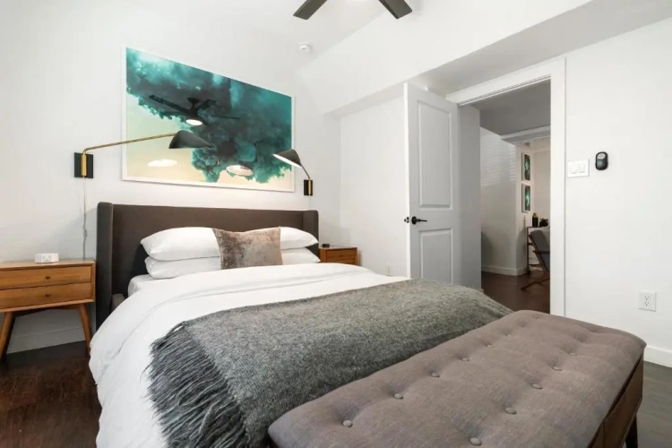 2 Bedrooms Apartment