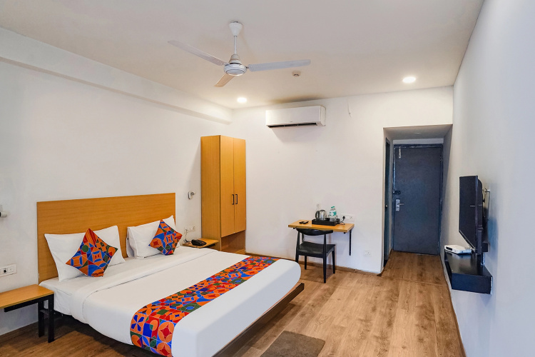 FabHotel Santosh Palace