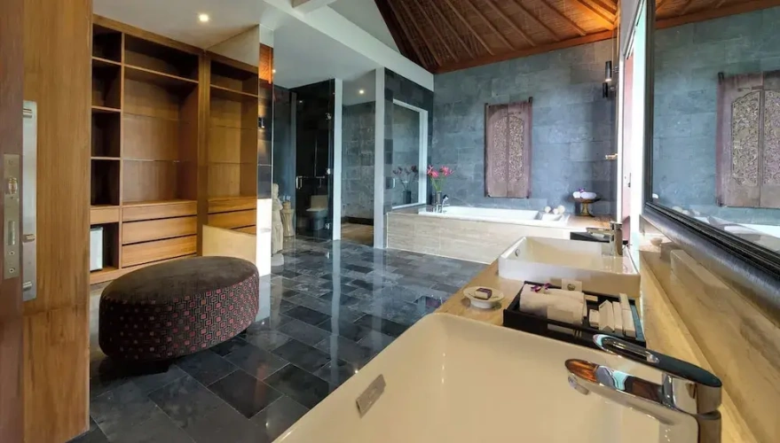 4 Bedrooms Villa