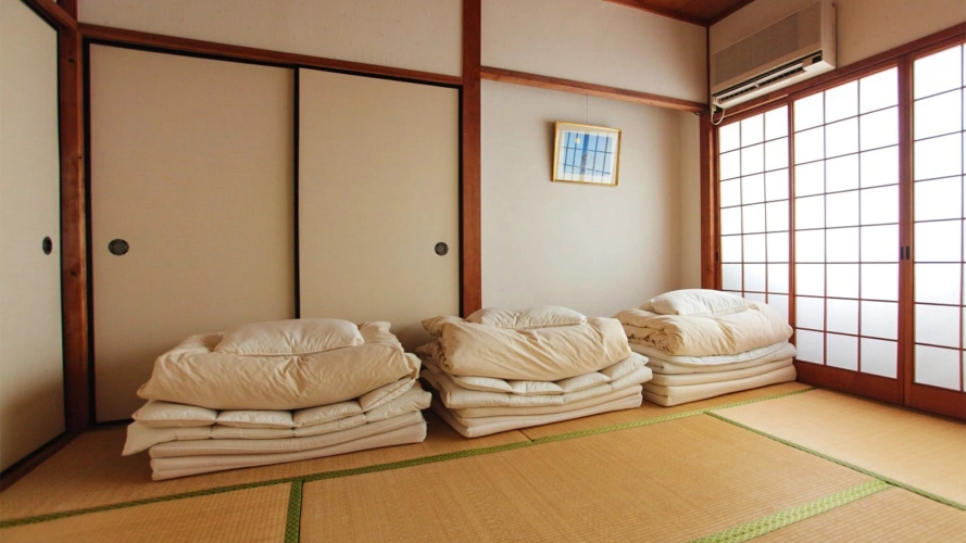 Bed in Dorm with city view