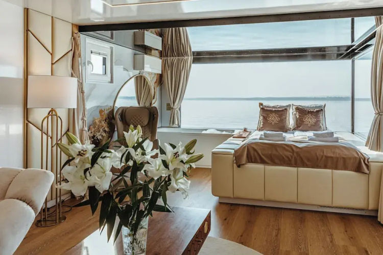 HT Houseboats