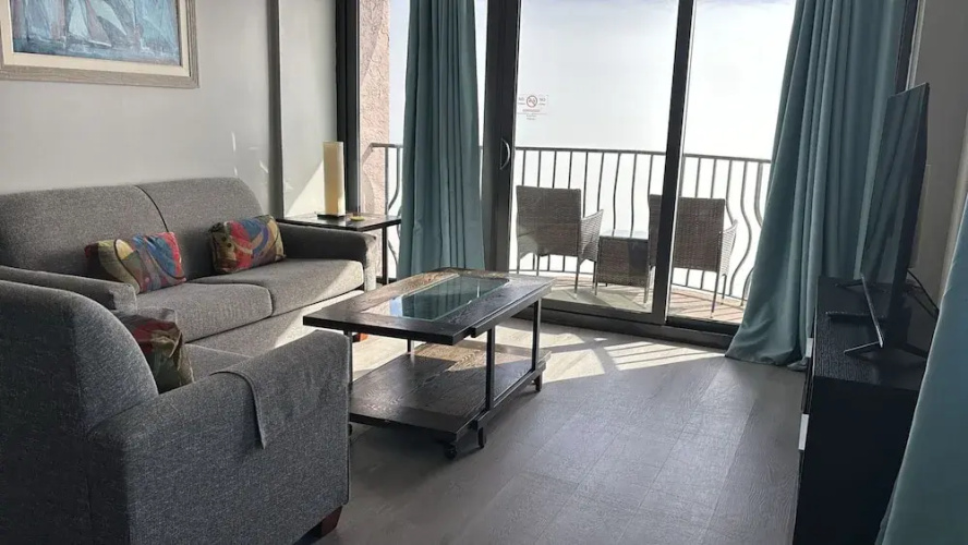 Luxury 3BR at Palms by Hosteeva