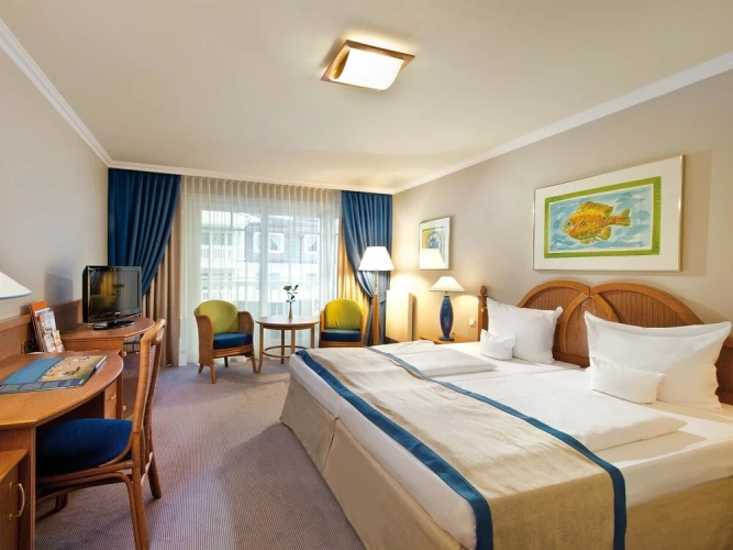 Standard Double room with partial sea view