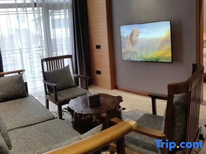 Twin Suite with mountain view