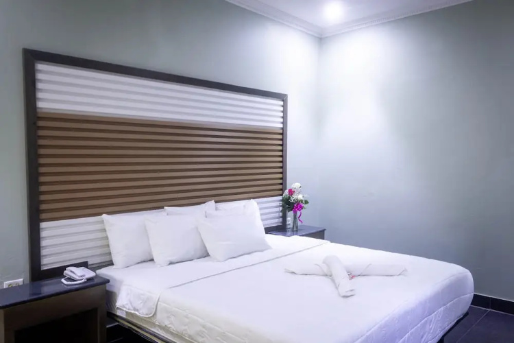 Crown Hotel Piarco