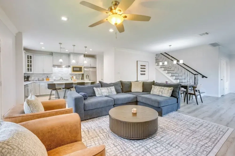 3 Bedrooms Apartment
