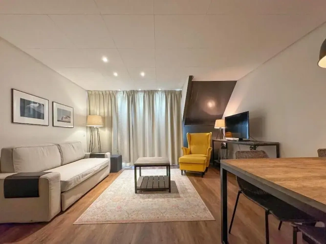 Apartment with balcony