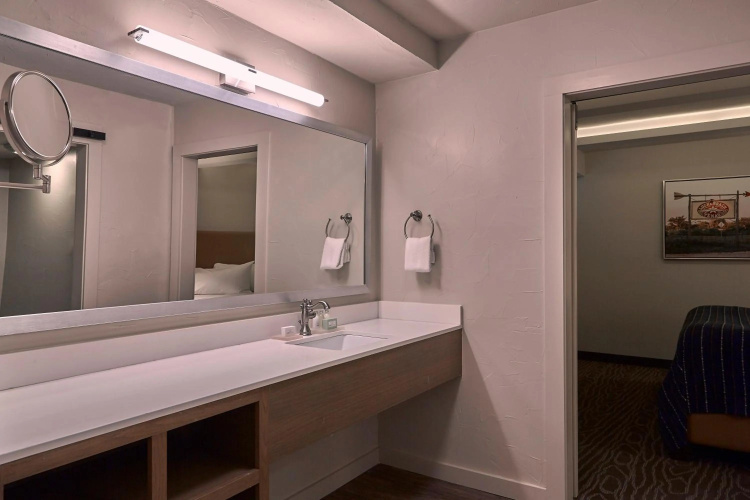 Fredericksburg Inn Suites photo 10
