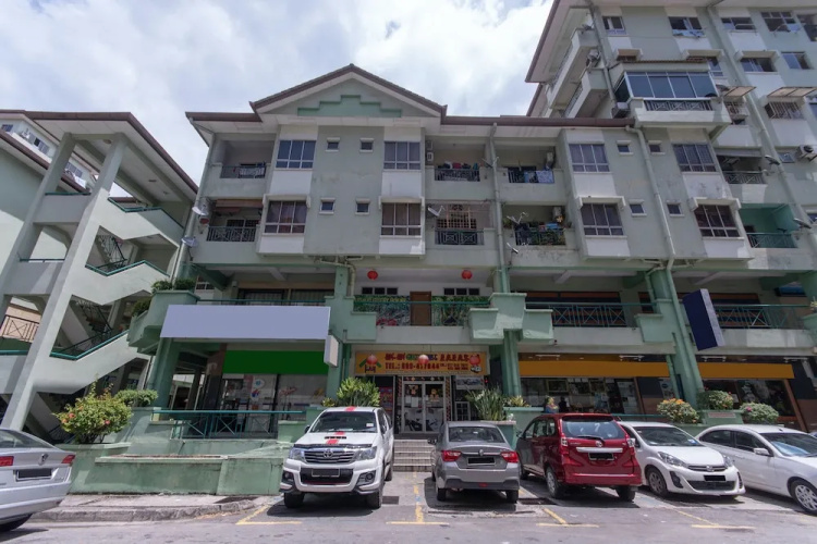 Api Api Guesthouse 533 by Oyo Rooms