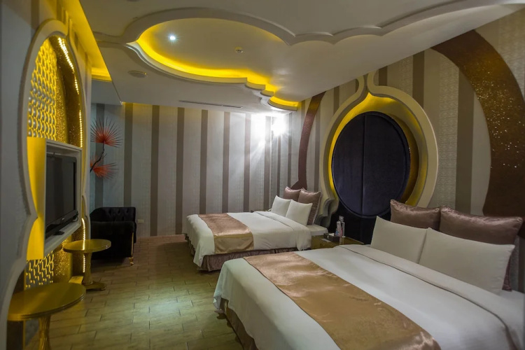 One Plus One Motel